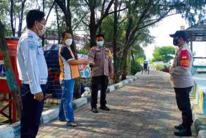1.600 Masker Dibagikan Polres Kep Seribu sambil Himbau Warga Cegah Penularan Covid-19