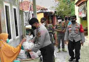 Wajibkan Masker, 1.600 Masker dibagikan oleh Polres Kep Seribu