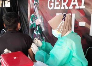 Gelar Suntik Vaksin, Gerai Vaksin Presisi Polres Kep Seribu Suntik 42 Warga Masyarakat