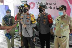 Bersama Relawan, Polres Kep Seribu Adakan Giat Vaksinasi Merdeka Covid-19 di Pulau Kelapa