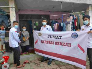 Warga Terdampak Covid-19 Mendapat Bansos dari Acara Jumat Berbagi Berkah yang Digelar DPP LPPI dan Polri 