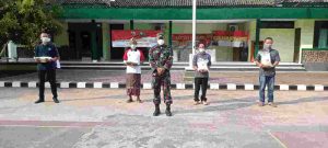 Kodim 1617/Jembrana Kembali Serahkan Ratusan Bantuan Paket Sembako Pelaku Pariwisata Terdampak Covid-19