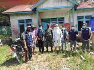 Satgas Yonif 144/JY Kembali Lakukan Penyemprotan Disinfektan di Desa Senunuk