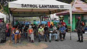 TNI AL BERIKAN PERHATIAN KHUSUS KEPADA PARA PETUGAS MAKAM COVID-19 TPU ROROTAN