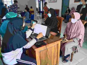 TNI AL LANAL LAMPUNG PRIORITASKAN SUNTIK VAKSIN COVID-19 UNTUK MASYARAKAT MARITIM