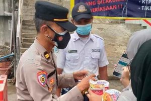 Terus Himbau ProKes dan Wajibkan Sertifikat Vaksin Polres Kep Seribu Cegah Sebaran Covid-19