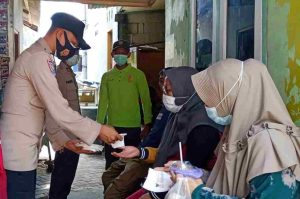 Hampiri Warga di Ruang Publik, Polres Kep Seribu Bagikan 1.500 Masker