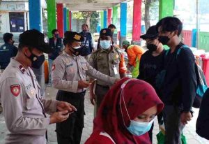 Tiba di Dermaga Kedatangan Pulau Tidung, 21 Warga di Himbau Terapkan ProKes dan Menunjukkan Sertifikat Vaksin