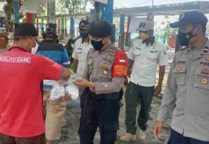 Saat Bagikan 1.600 Masker ke Warga Polres Kep Seribu Himbau ProKes