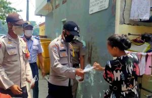 Himbau PoKes dan Bagikan 1.500 Masker, Polres Kep Seribu Hampiri Warga di Ruang Publik