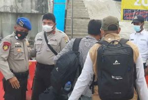196 Warga Berangkat Ke Pulau Seribu dilakukan Pengecekan Sertifikat Vaksin