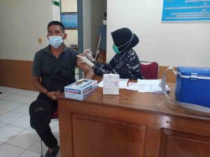 VAKSINASI MASYARAKAT MARITIM TERUS DIGENCARKAN TNI AL DI PALEMBANG