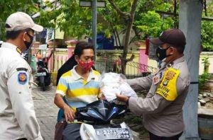 1.700 Masker dibagikan Polres Kep Seribu ke Warga