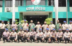 Datangi Kodim Jakarta Utara, Kapolres Kepulauan Seribu Beri Kejutan di HUT TNI Ke-76