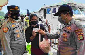 Kapolsek Kep Seribu Utara Pimpin Giat Ops Yustisi Gabungan di Dermaga Kedatangan