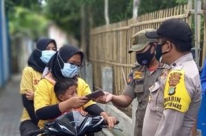 Bagikan 1.700 Masker Polres Kepulauan Seribu Ajak Warga Patuhi ProKes
