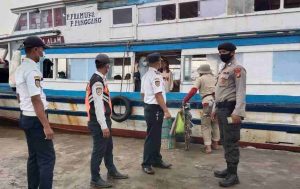 Polair Polres dan Dinas Perhubungan Kepulauan Seribu Menghimbau Perlunya Kelengkapan Prokes Keamanan Penumpang