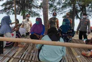 Disiplinkan Warga, Polsek Kep Seribu Selatan Adakan Ops Yustisi Gabungan di Pulau Tidung