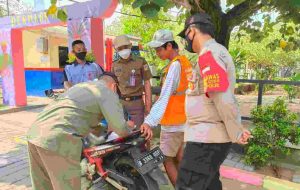 Adakan Ops Yustisi Gabungan di Pulau Untung Jawa, Polsek Kep Seribu Selatan Tindak 6 Pelanggar ProKes