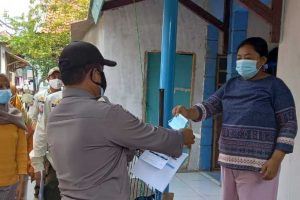 Sambangi Warga di Ruang Publik, Polres Kep Seribu Himbau ProKes dan Bagikan 1.700 Masker