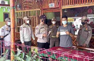 Polsek Kep Seribu Utara Gelar Ops Yustisi Gabungan Serentak di 4 Pulang Dapati 11 Pelanggar