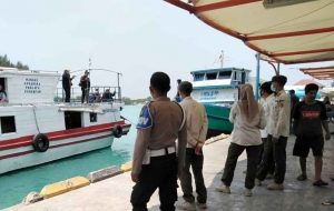 59 Warga Tiba di Dermaga Kedatangan Pulau Kelapa di Cek Sertifikat Vaksin