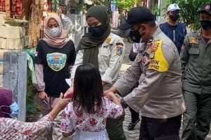 Bagikan 1.500.Masker, Polres Kep Seribu Cegah Sebaran Covid-19