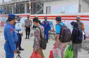 Tempatkan Personel di Dermaga Keberangkatan, Polres Kep Seribu Himbau ProKes 288 Wisatawan ke Pulau Seribu