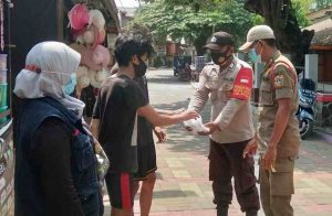 Himbau ProKes dan Bagikan 1.600 Masker ke Warga, Polres Kep Seribu Terus Cegah Sebaran Covid-19