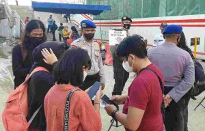 Polres Kep Seribu Ketatkan Pengawasan Protokol Kesehatan di Dermaga Keberangkatan Kaliadem