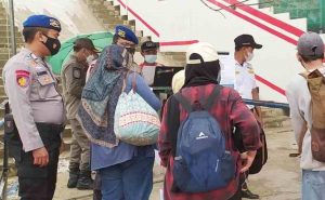 78 Wisatawan ke Pulau Seribu, Scan Barcode Peduli Lindungi di Dermaga Keberangkatan Kaliadem