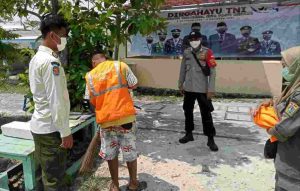 2 Dari 7 Pelanggar, Dikenakan Sanksi Kerja Sosial oleh Tim Ops Yustisi Gabungan Polsek Kep Seribu Selatan