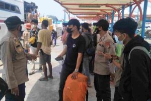 Enam Pelanggar ProKes Disanksi Oleh Tim Ops Yustisi Gabungan Polsek Kep Seribu Utara