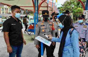 Pimpin Pengamanan Arus Balik Wisatawan, Kapolsek Kep Seribu Utara Himbau Wisatawan Tetap Patuhi ProKes