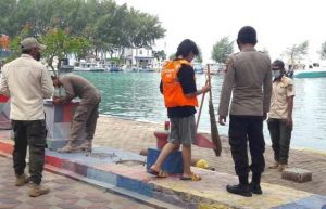 8 Pelanggar ProKes disanksi oleh Tim Ops Yustisi Gabungan Polsek Kepulauan Seribu Utara