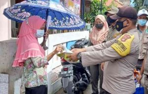 Bagikan 1.600 Masker, Polres Kepulauan Seribu Ajak Warga Taat ProKes