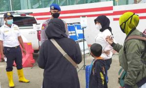 Di Dermaga Kaliadem, 114 Warga dan Wisatawan ke Pulau Seribu Diminta Taat ProKes oleh Personel Polres Kep Seribu