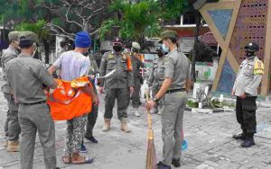 Enam Pelanggar ProKes di Dua Pulau Disanksi oleh Tim Ops Yustisi Gabungan Polsek Kep Seribu Utara