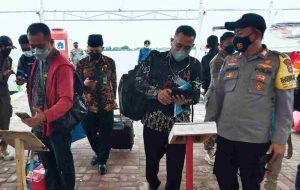 Polsek Kep Seribu Utara Wajibkan 137 Warga dan Wisatawan Yang Baru Tiba Patuh ProKes dan Scan Barcode Peduli Lindungi