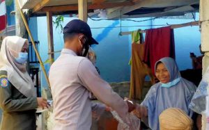 Bagikan 1.500 Masker, Polres Kepulauan Seribu Ajak Warga Taat ProKes
