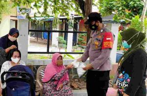 Hari ini, Polres Kep Seribu dan Polsek Jajaran Himbau ProKes dan Bagikan 1.700 Masker Warga di 8 Pulau Pemukiman