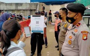 Polres Kep Seribu Terus Cegah Sebaran COVID-19 dengan melakukan Himbauan ProKes dan Wajibkan 166 Penumpang Kapal ke Pulau