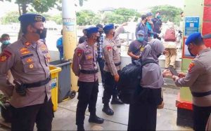 Di Dermaga Keberangkatan Marina Ancol, 105 Penumpang Kapal ke Pulau Seribu Wajib Taat ProKes dan Scan Barcode Peduli Lindungi