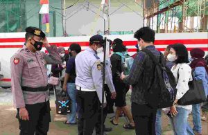 Ketatkan ProKes dan Wajibkan Scan Barcode Peduli Lindungi, Polres Kep Seribu Tempatkan Personel di Dermaga Keberangkatan Kaliasem Muara Angke