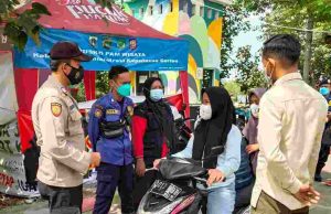 13 Pelanggar ProKes di 3 Pulau Oleh Tim Ops Yustisi Gabungan Polsek Kepulauan Seribu Selatan disanksi