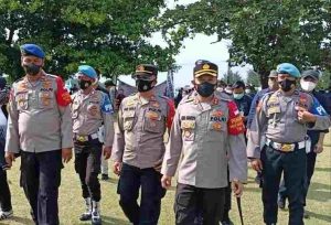Di Acara HUT Partai NasDem, Kapolres Kepulauan Seribu Lepas Penyu Sisik di Pulau Kotok