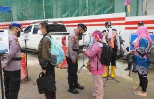 Di Dermaga Keberangkatan Kaliadem, 163 Wisatawan Patuhi ProKes dan Scan Barcode Peduli Lindungi