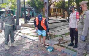 6 Pelanggar ProKes di 2 Pulau Oleh Tim Ops Yustisi Gabungan Polsek Kepulauan Seribu Utara disanksi