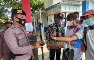 Di 4 Dermaga Kedatangan, 148 Warga dan Wisatawan Dapat Pengawasan ProKes dari Polsek Kep Seribu Selatan