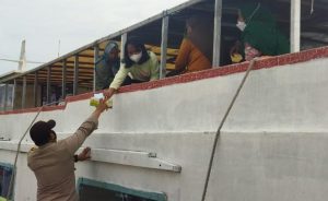 Saat Himbau ProKes, Polres Kepulauan Seribu Bagikan 1.700 Masker ke Warga